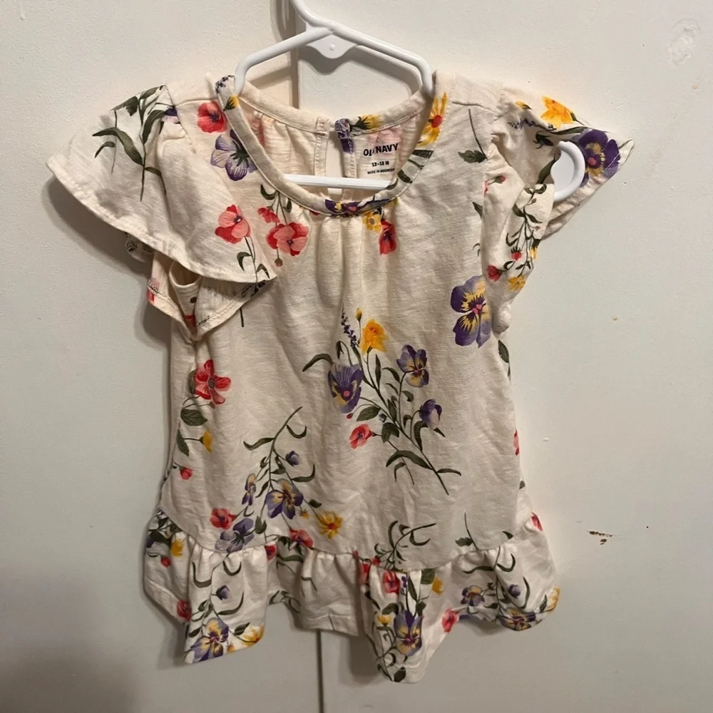 Old Navy White Flutter Sleeve Blouse with Peter Pan Collar